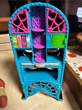 Monster High Draculocker Coffin Closet Playset Blue & Pink